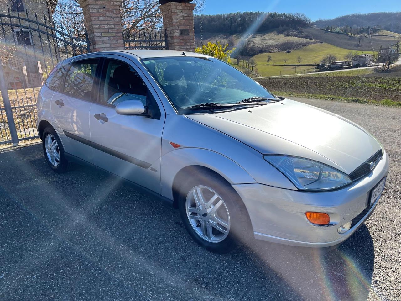 Ford Focus 1.6i 16V cat 5p. Ghia
