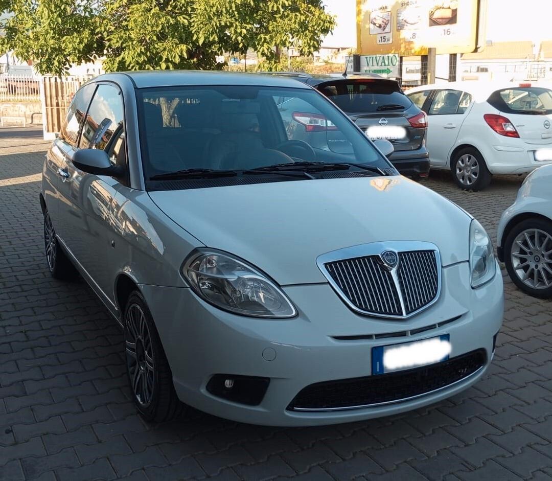 Lancia Ypsilon 1.3 MJT 90 CV Platino