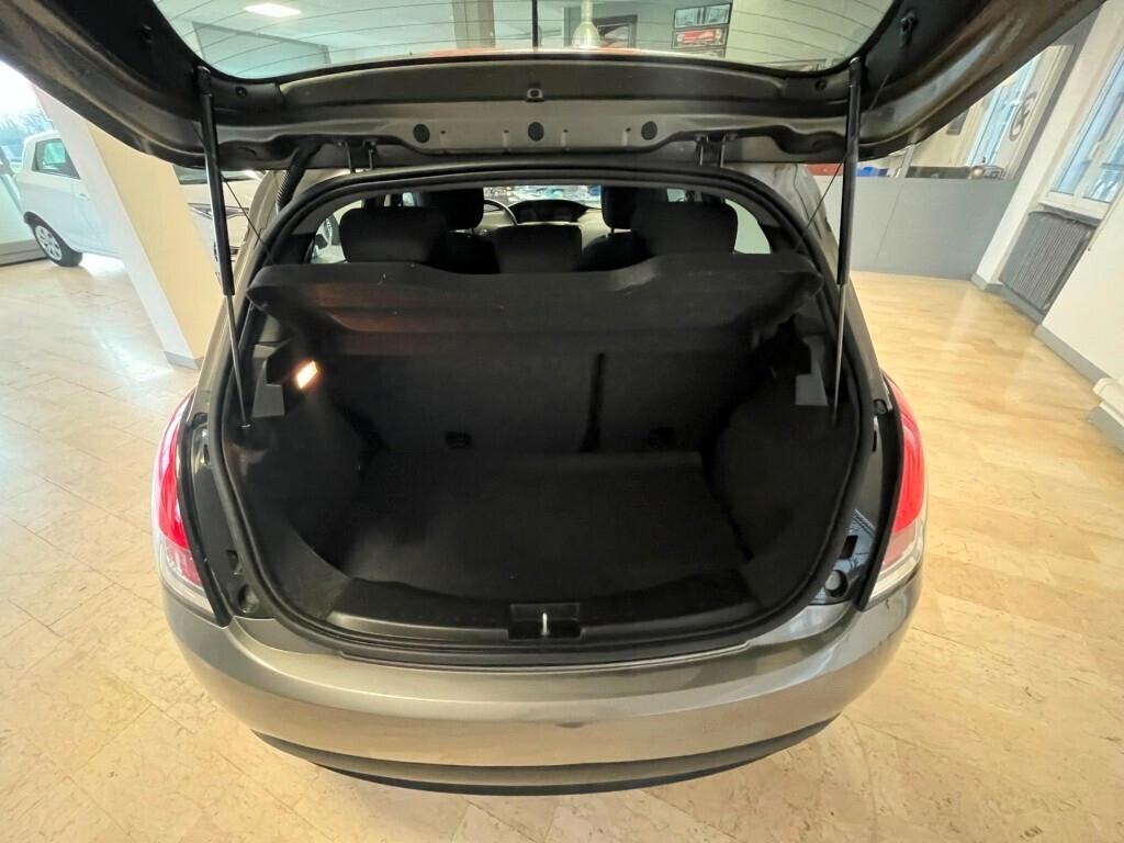 Lancia Ypsilon 1.2 69cv 5p Gpl Ecochic Adatta a Neopatentati