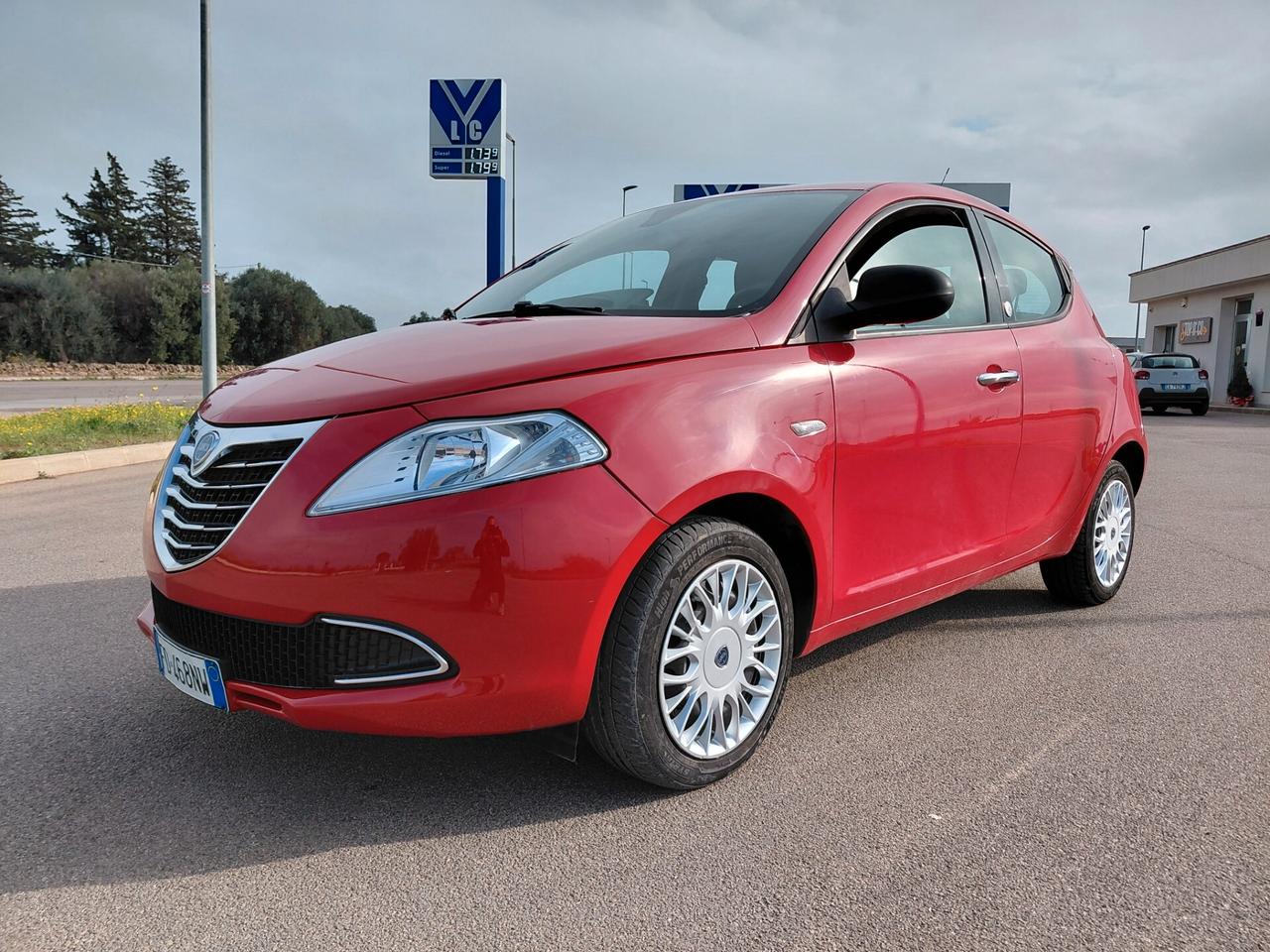 Lancia Ypsilon 1.2 69 CV 5 porte GPL Ecochic Silver