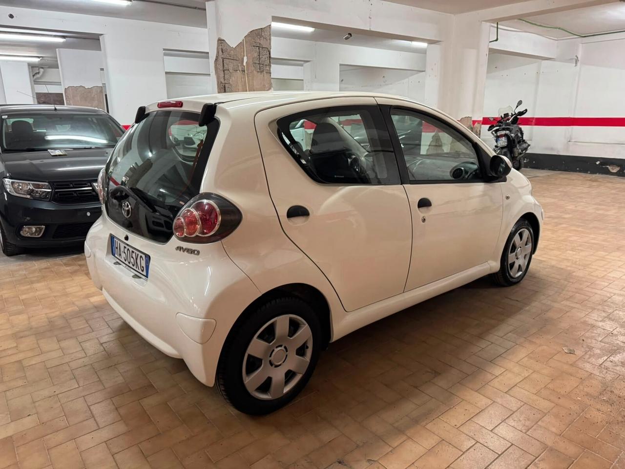 TOYOTA AYGO 1.0 CONNECT – SOLO 59.000 KM – GARANZIA – NEOPATENTATI OK”.