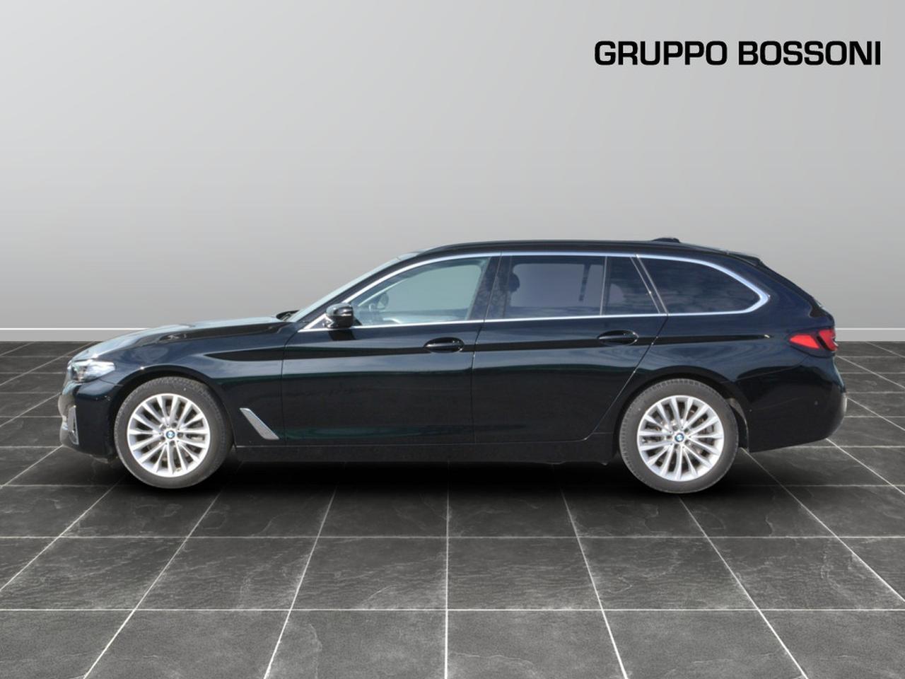 BMW Serie 5 touring 518d mild hybrid 48v luxury steptronic