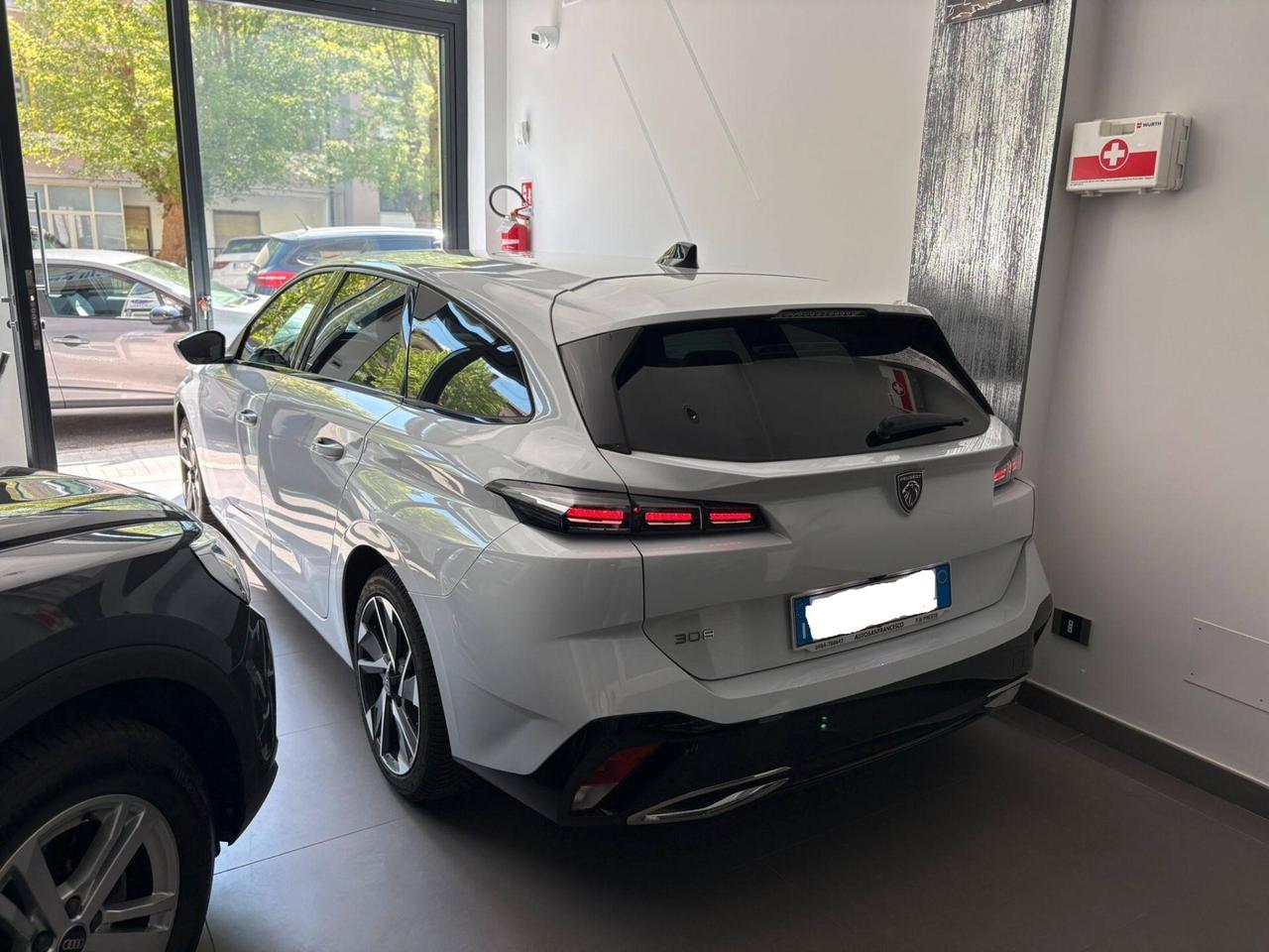 Peugeot 308 1.5 EAT8 Allure 130cv - 2024