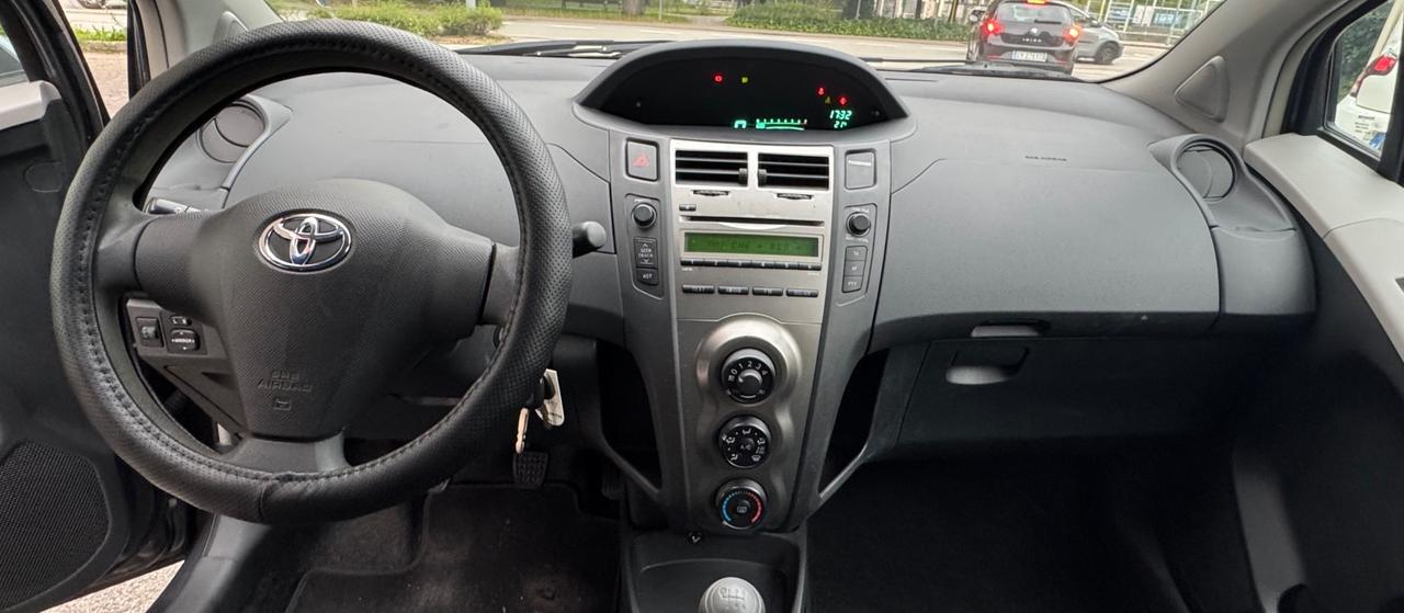 Toyota Yaris 1.0 3 porte Sol