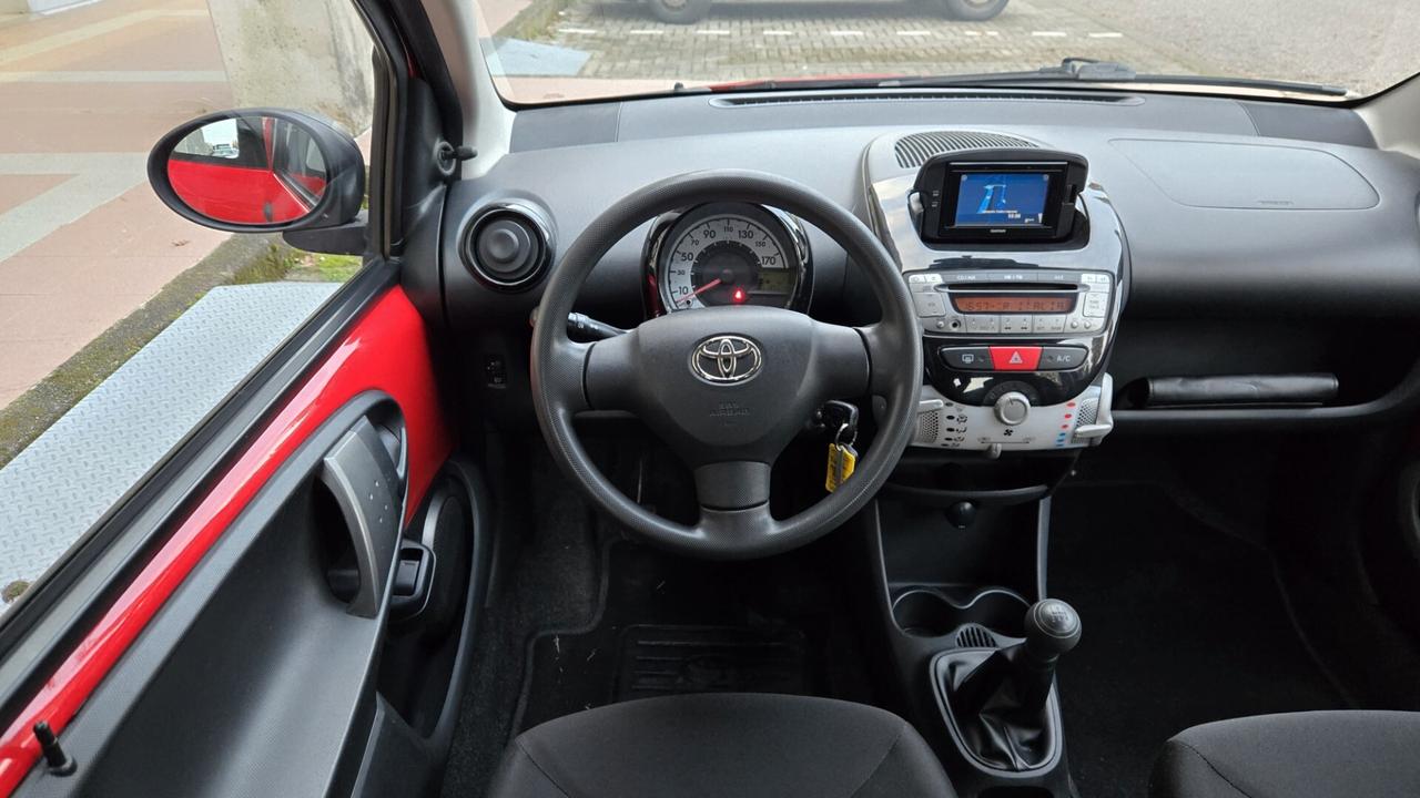 Toyota Aygo 1.0 VVT-i 69 CV 5 porte x-cite