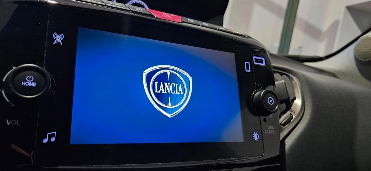 Lancia Ypsilon 1.0 HYBRID 5 porte Posti Gold