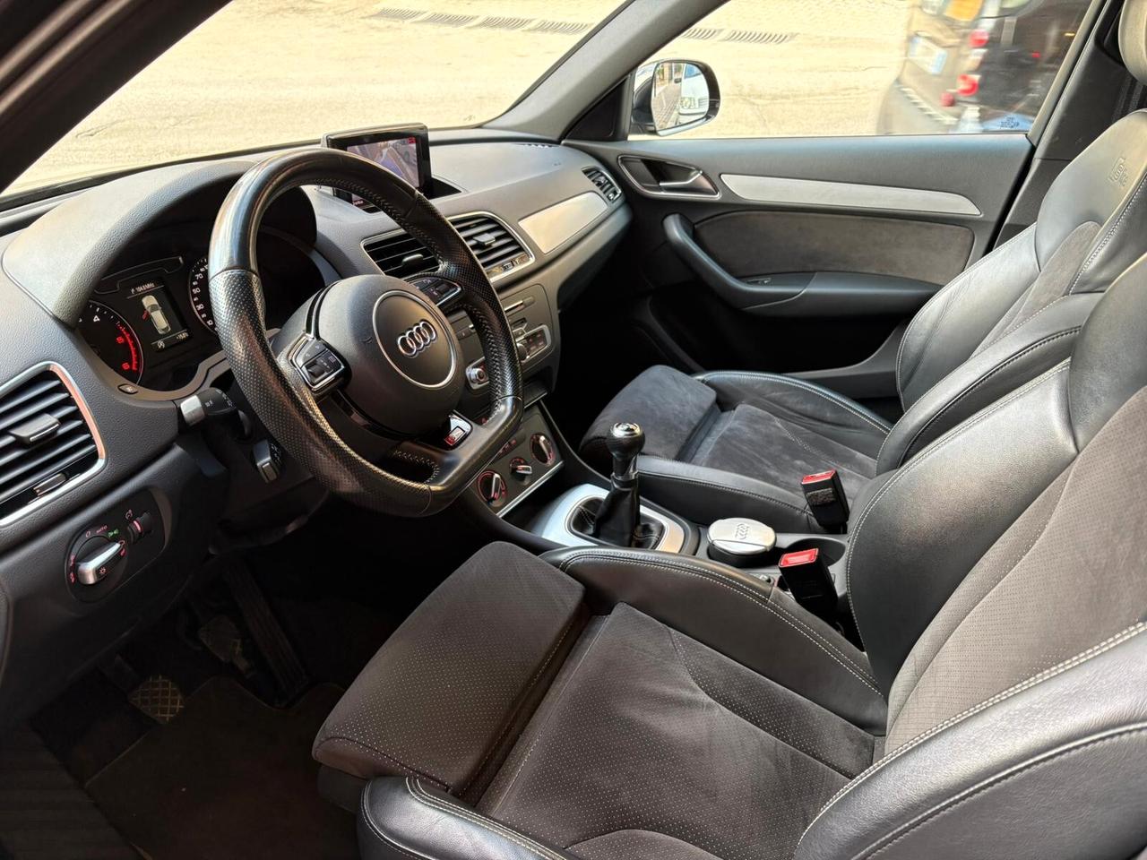 Audi Q3 2.0 TDI 120 CV S-LINE