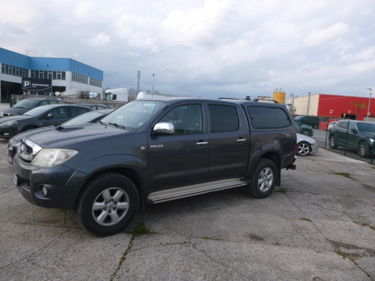 Toyota Hilux 3.0 D-4D aut.4WD 4p. Doub. Cab SR