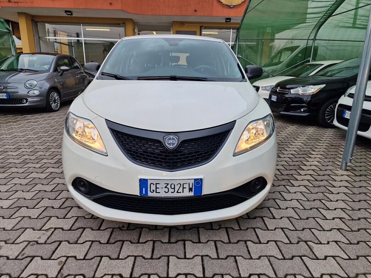 Lancia Ypsilon 1.0 FireFly S&S Hybrid Ecochic Silver