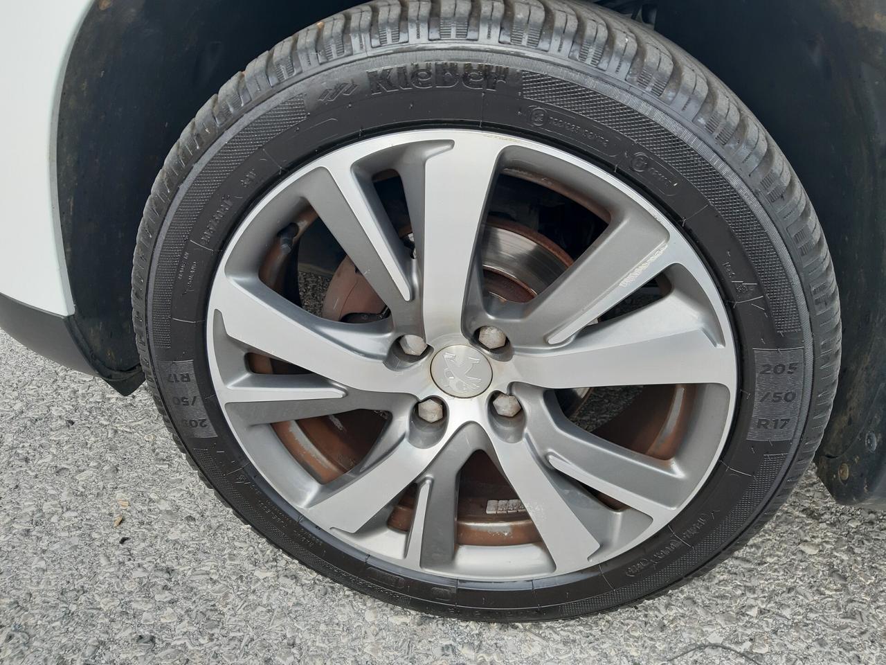 Peugeot 2008 BlueHDi 100 Allure