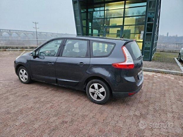 Renault Scenic 7 POSTI VALUTIAMO USATO/SCAMBIO