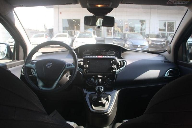 Lancia Ypsilon 1.0 FireFly 5 porte S&S Hybrid Platino