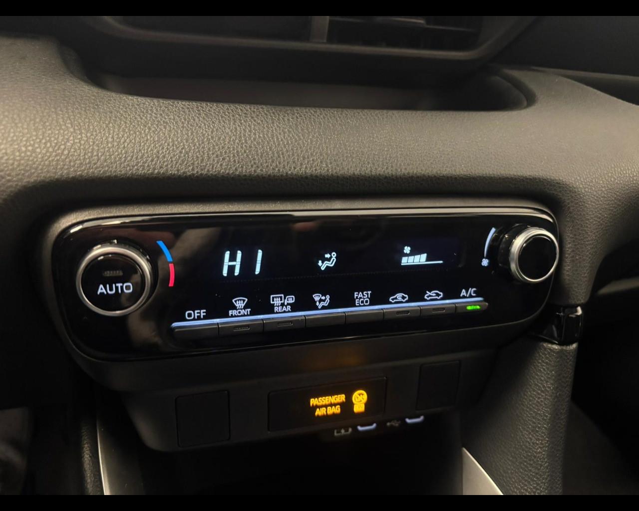 TOYOTA Yaris IV 2020 - Yaris 1.5h Active