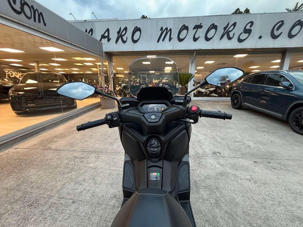 Yamaha X-Max 300 2023 /KM 24.000 Tuo a solo 45 Euro al mese