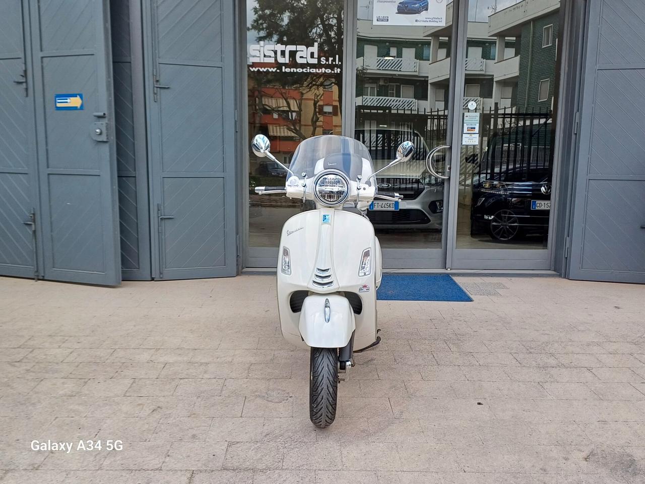 PIAGGIO VESPA GTS HPE 300