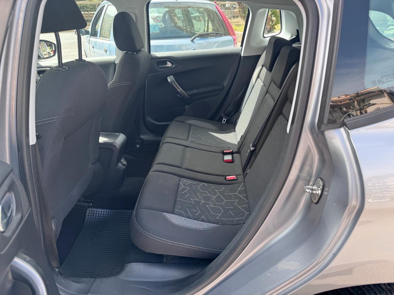 Peugeot 2008 1.2 active