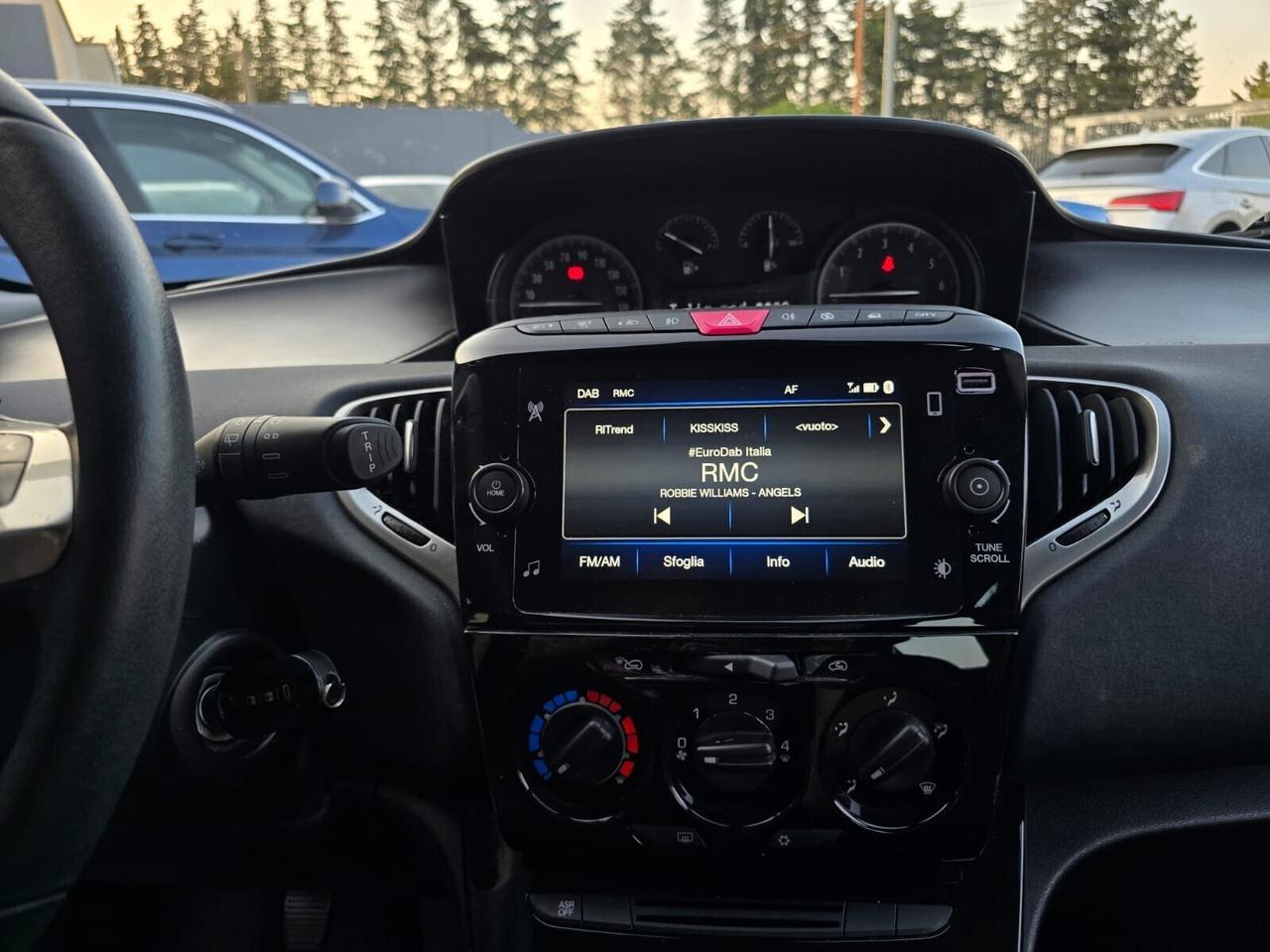 Lancia Ypsilon 1.0 FireFly 5 porte S&S Hybrid Ecochic Silver