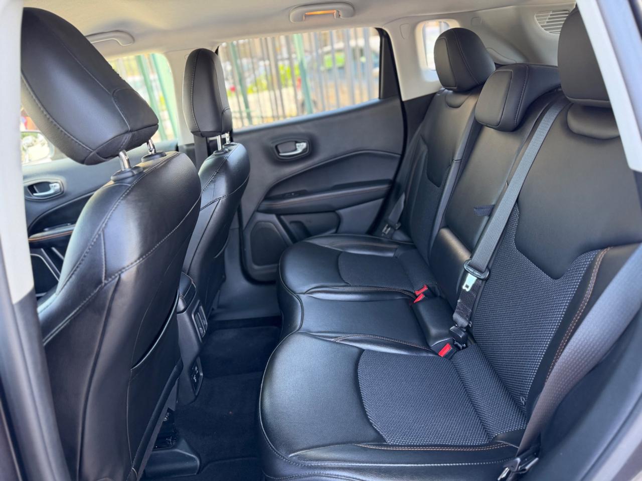 Jeep Compass 2.0 Multijet 4x4 automatica con gancio