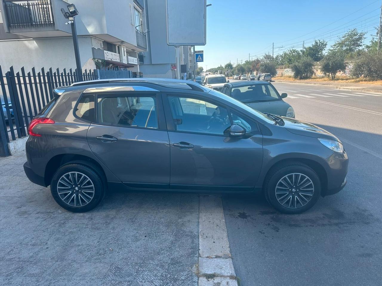 Peugeot 2008 BlueHDi 100 Black Matt