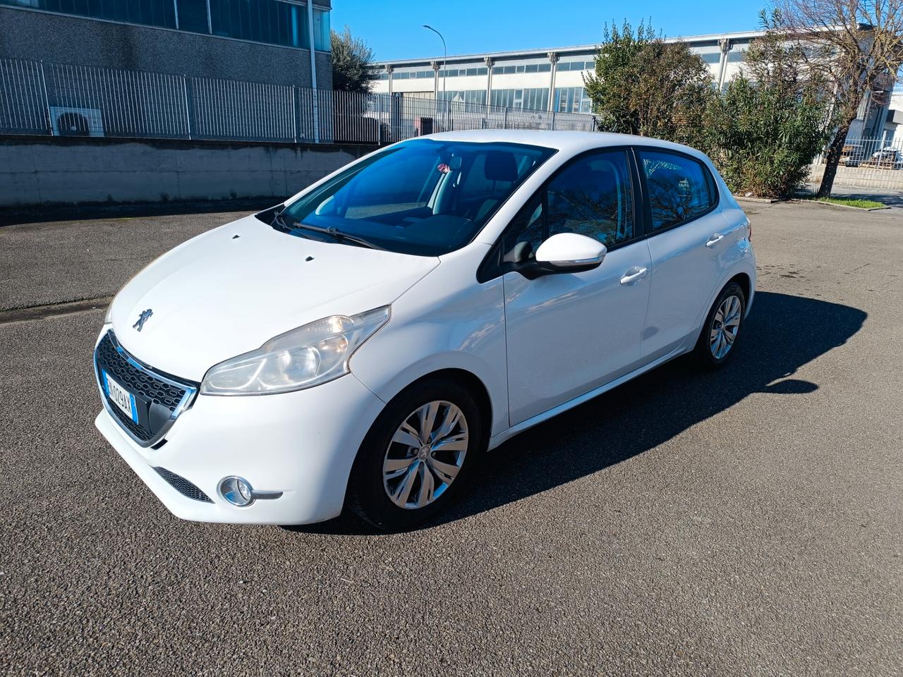 Peugeot 208 1.6 HDi 5 porte del 12 NEOPATENTATI