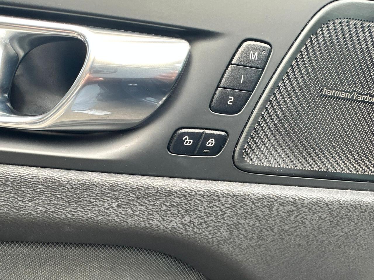 Volvo XC 60 XC60 B4 (d) AWD automatico Plus Dark