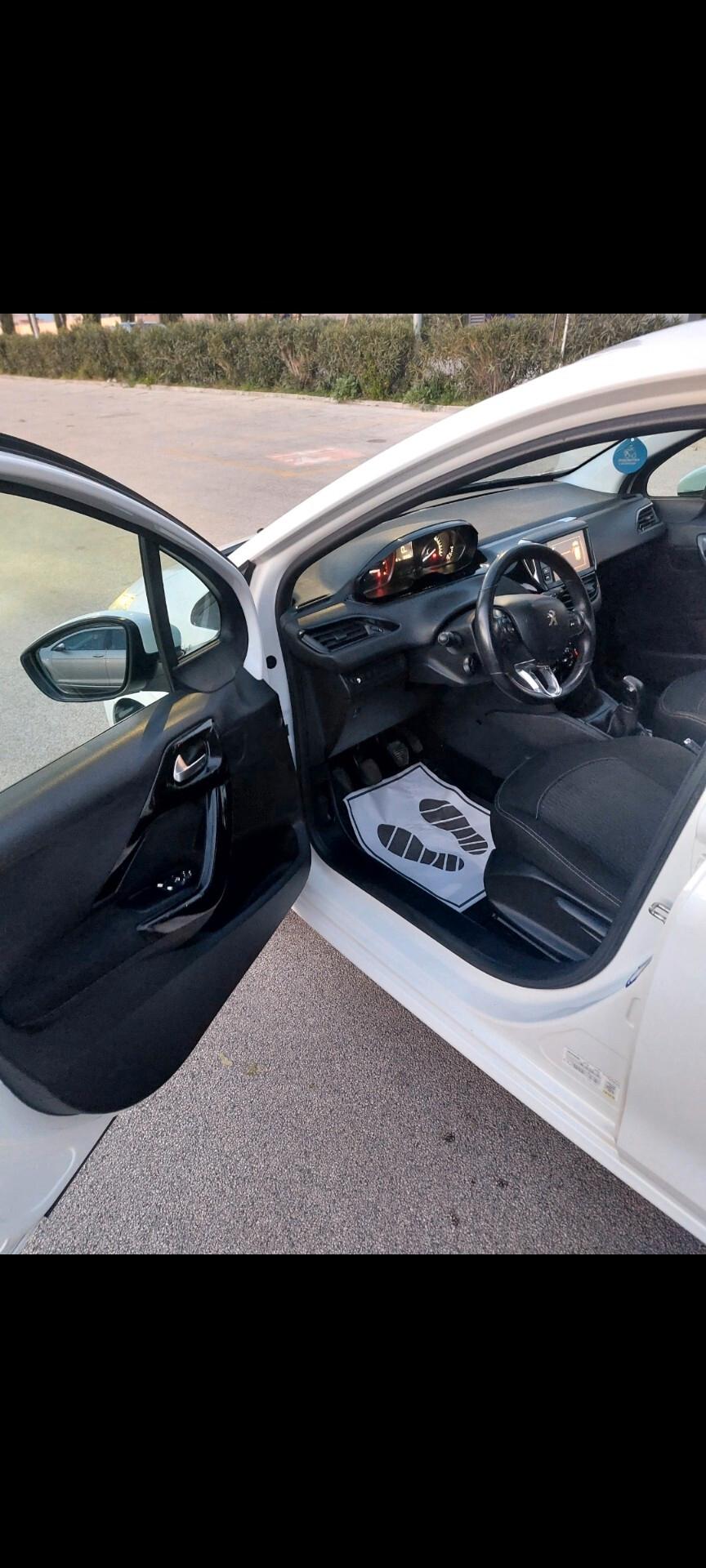 Peugeot 208 allure 1.5 diesel 2018 87 mila km