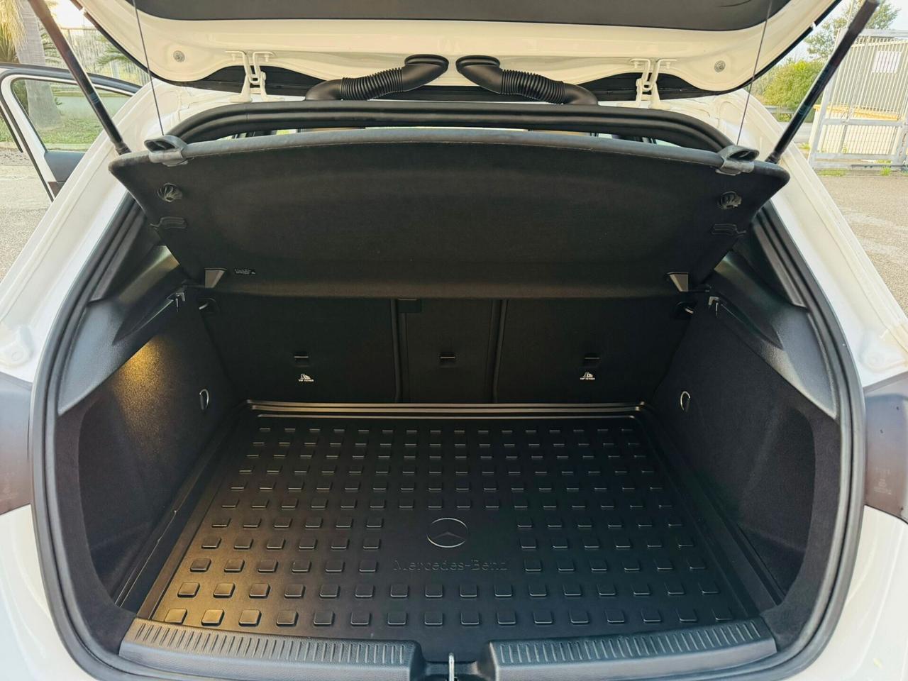 Mercedes-benz A 180d Automatic Sport Plus Led Ambient