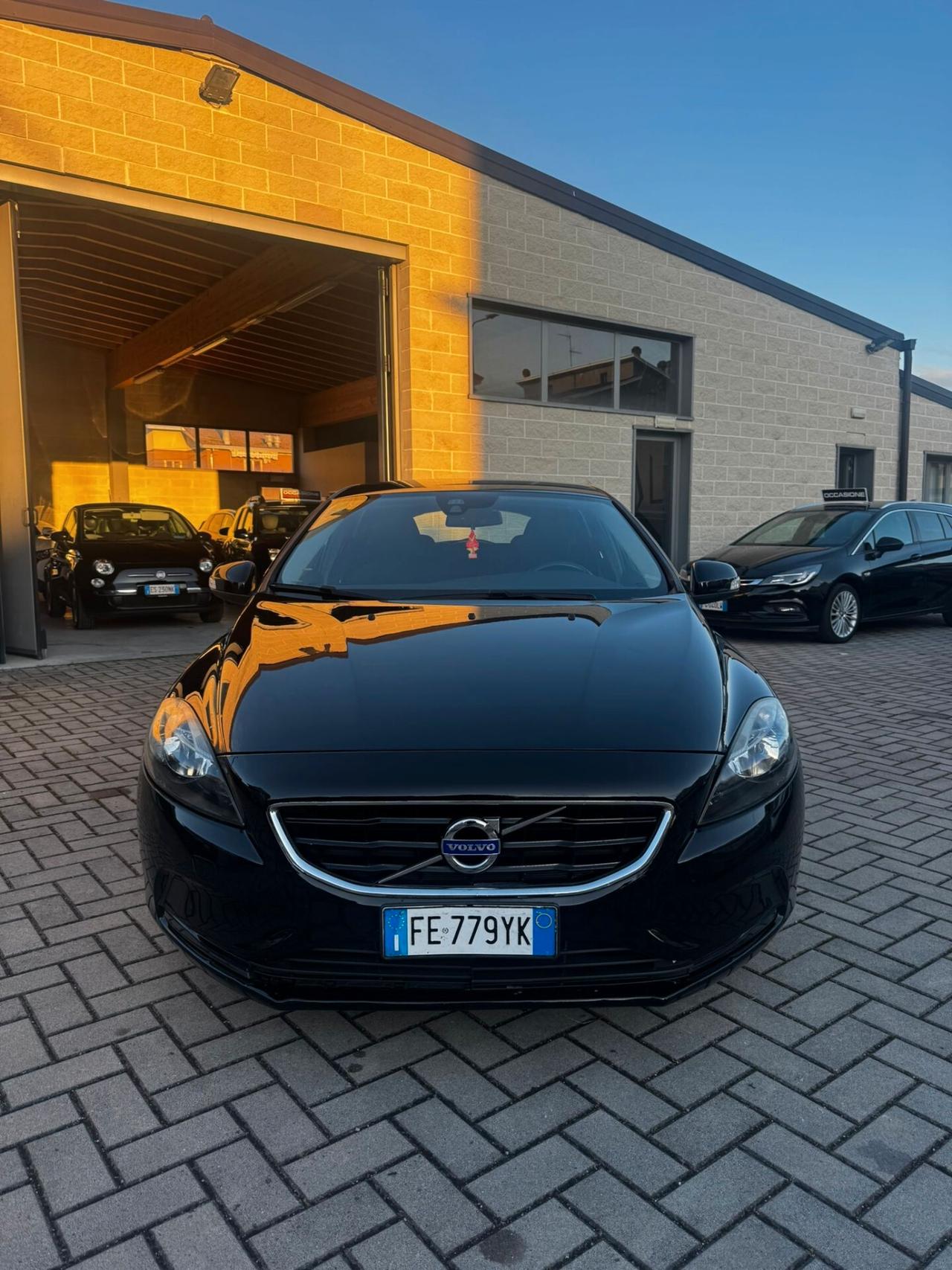 Volvo V40 D2 R-design Momentum