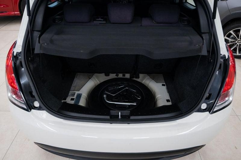 Lancia Ypsilon 1.2 8v Silver s&s 69cv E6