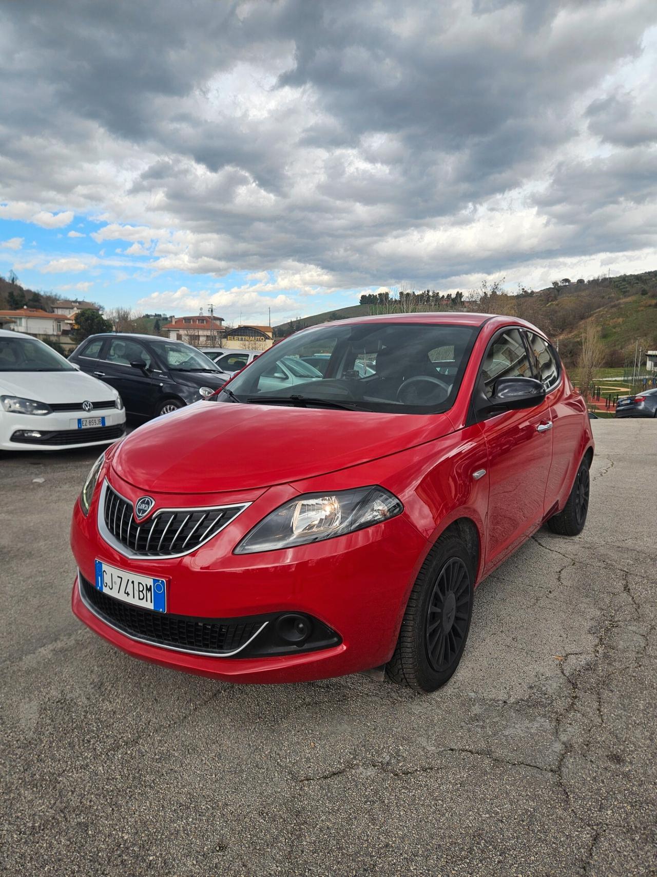 Lancia Ypsilon 1.0 FireFly 5 porte S&S Hybrid Silver