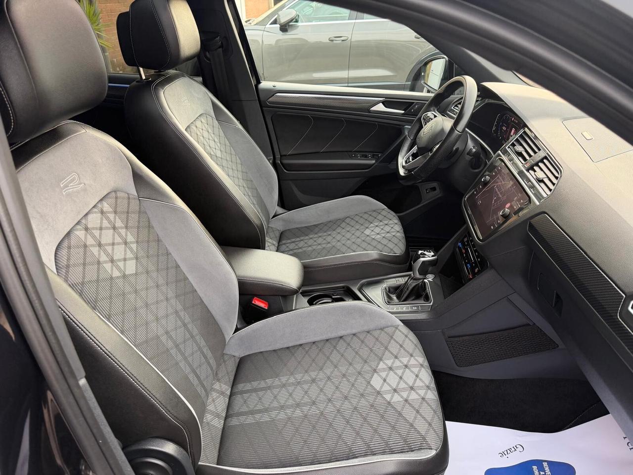 Volkswagen Tiguan 2.0 TDI 150 CV SCR DSG R-Line TETTO APRIBILE BLACK PACK