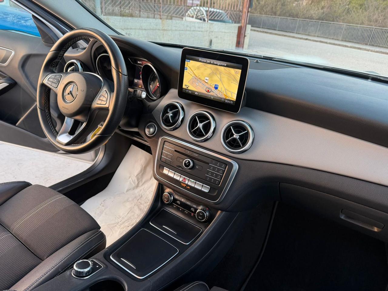 Mercedes-benz GLA 200 d 136cv -SPORT- TETTO A