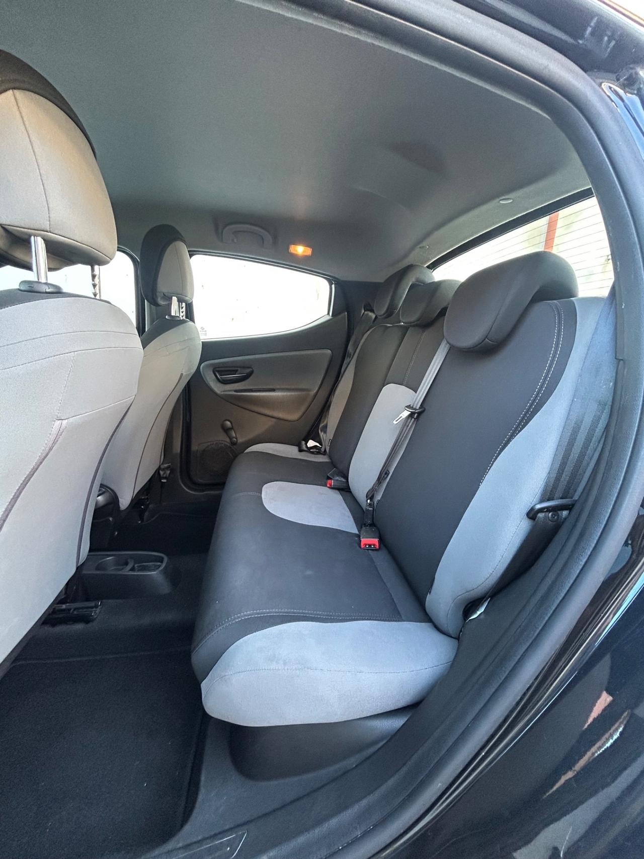 Lancia Ypsilon 1.2 69 CV 5p Platinum