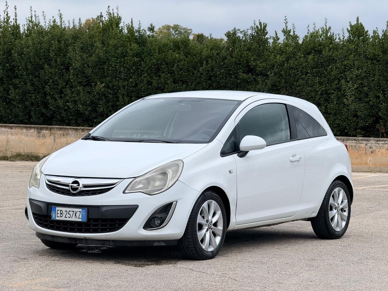 Opel Corsa 1.2 GPL/benzina