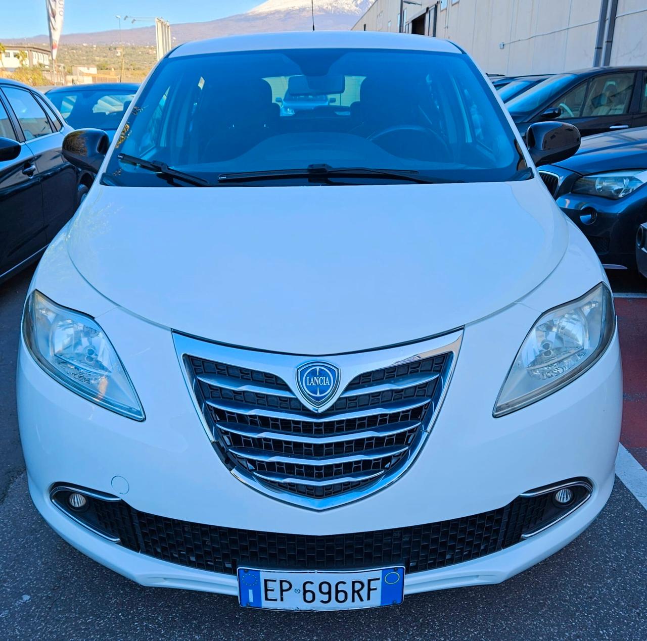 Lancia Ypsilon 0.9 TwinAir 85 CV 5 porte Ecochic Silver PARI AL NUOVO