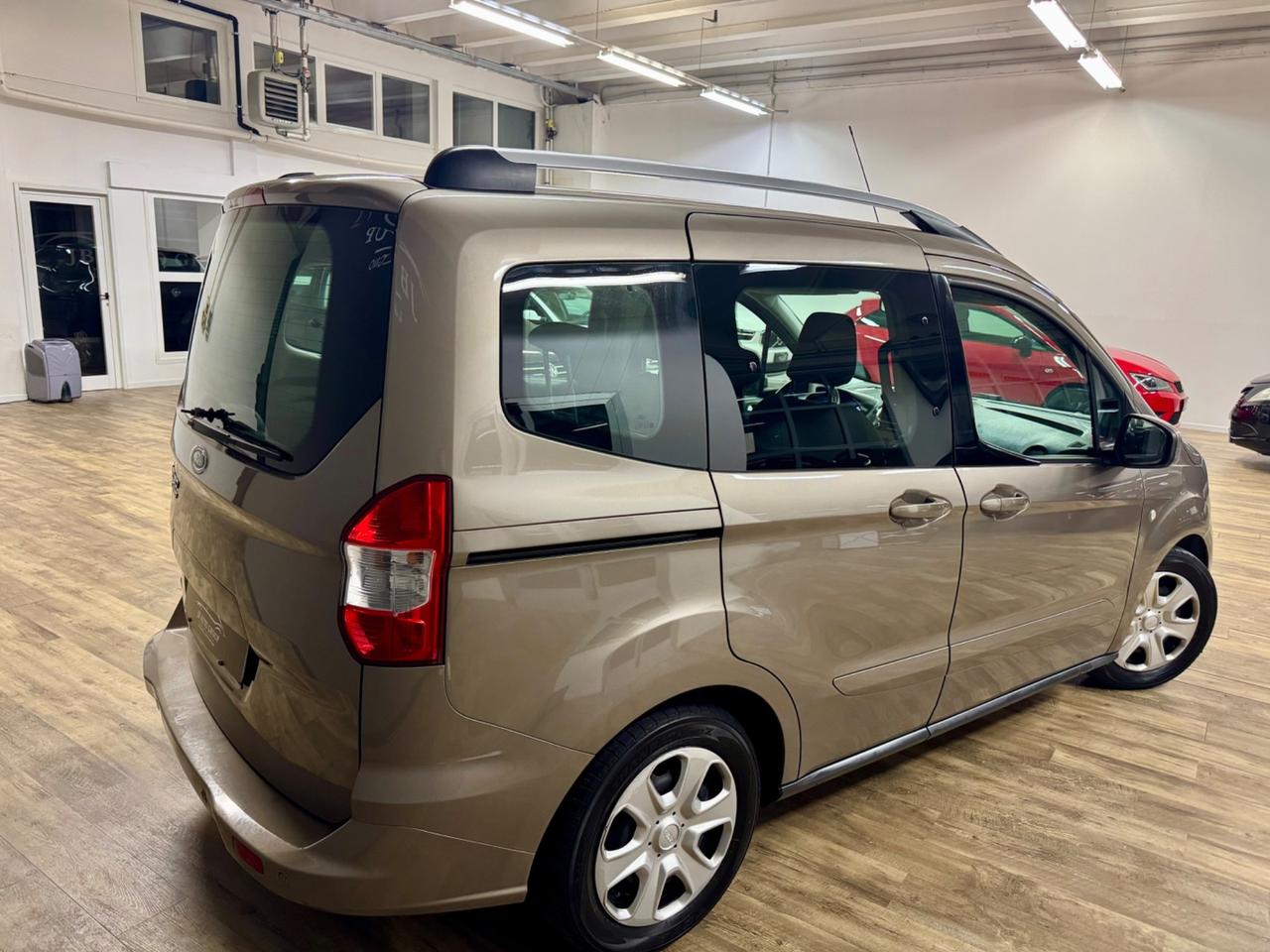 Ford Tourneo Courier 1.5 Sport
