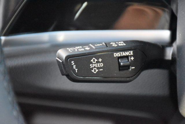 AUDI Q3 35 TDI S tronic Business *Telecamera, Navi, LED*