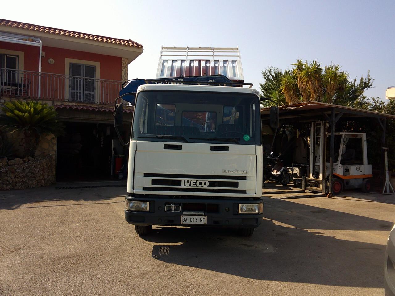 Iveco EUROCARGO RIBALTABILE CON GRU 92000 KM 98
