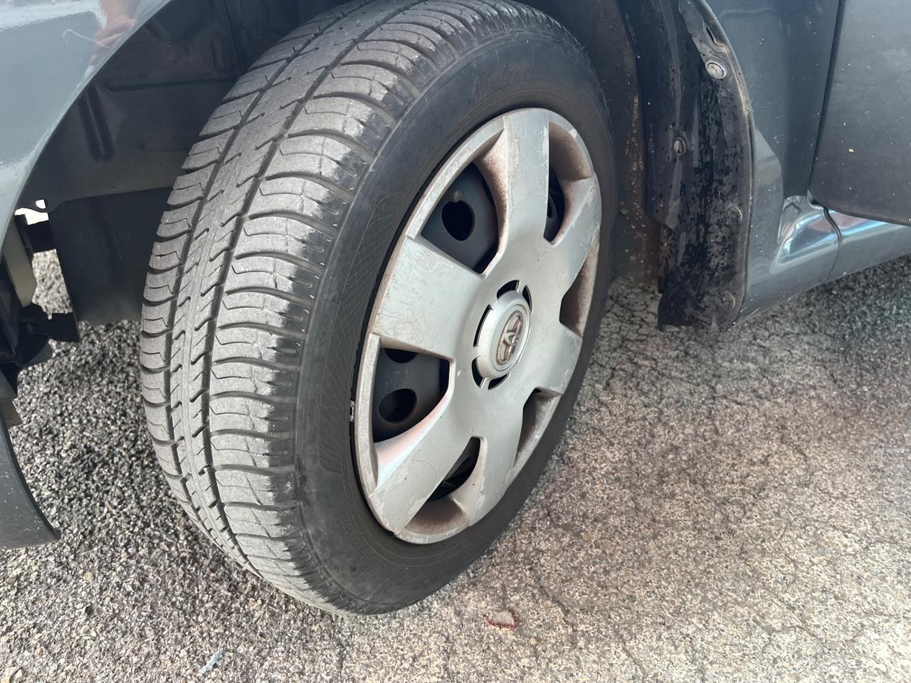 Toyota Aygo 1.0 12V VVT-i 5 porte ok neopatentati