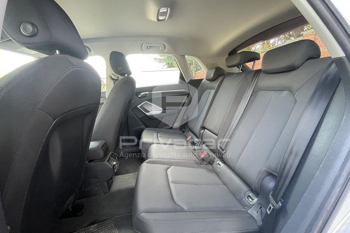 AUDI Q3 35 TFSI S tronic Business