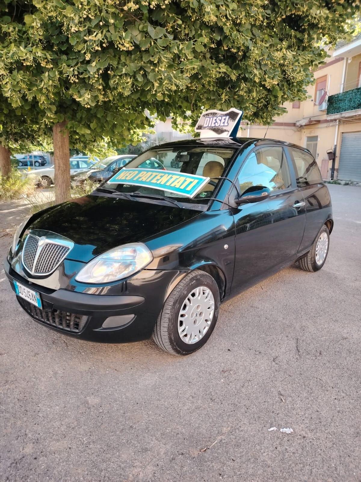 Lancia Ypsilon 1.3 MJT 75 CV Argento