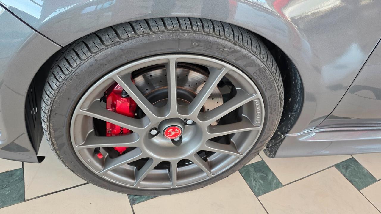 Abarth 500 C 1.4 Turbo T-Jet MTA Bicolore da €150/mese
