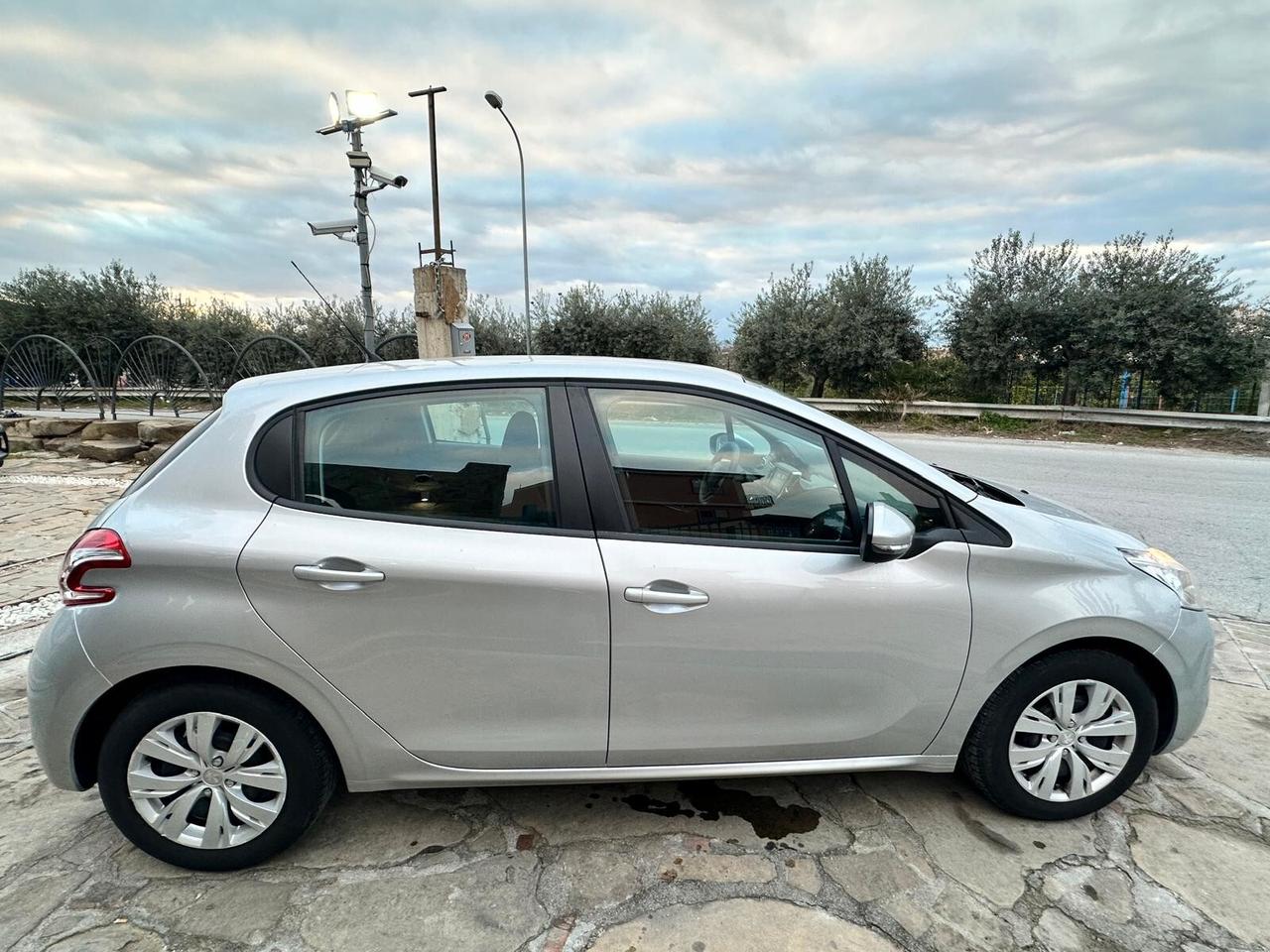 Peugeot 208 BlueHDi 100 5 porte GT Line