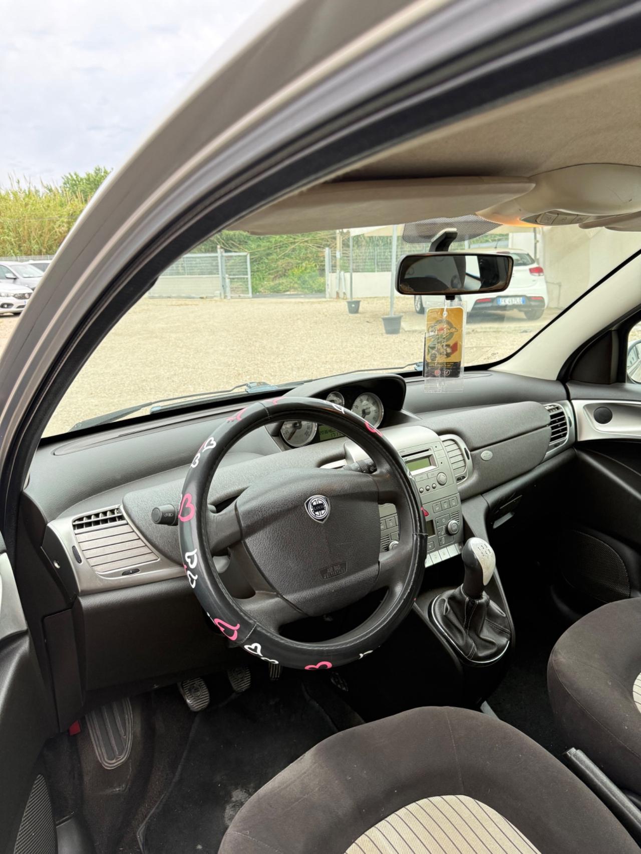 Lancia Ypsilon 1.3 MJT 75 CV Platino