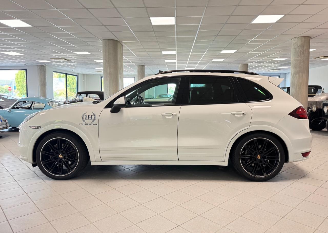 Porsche Cayenne 2.0 Platinum Edition