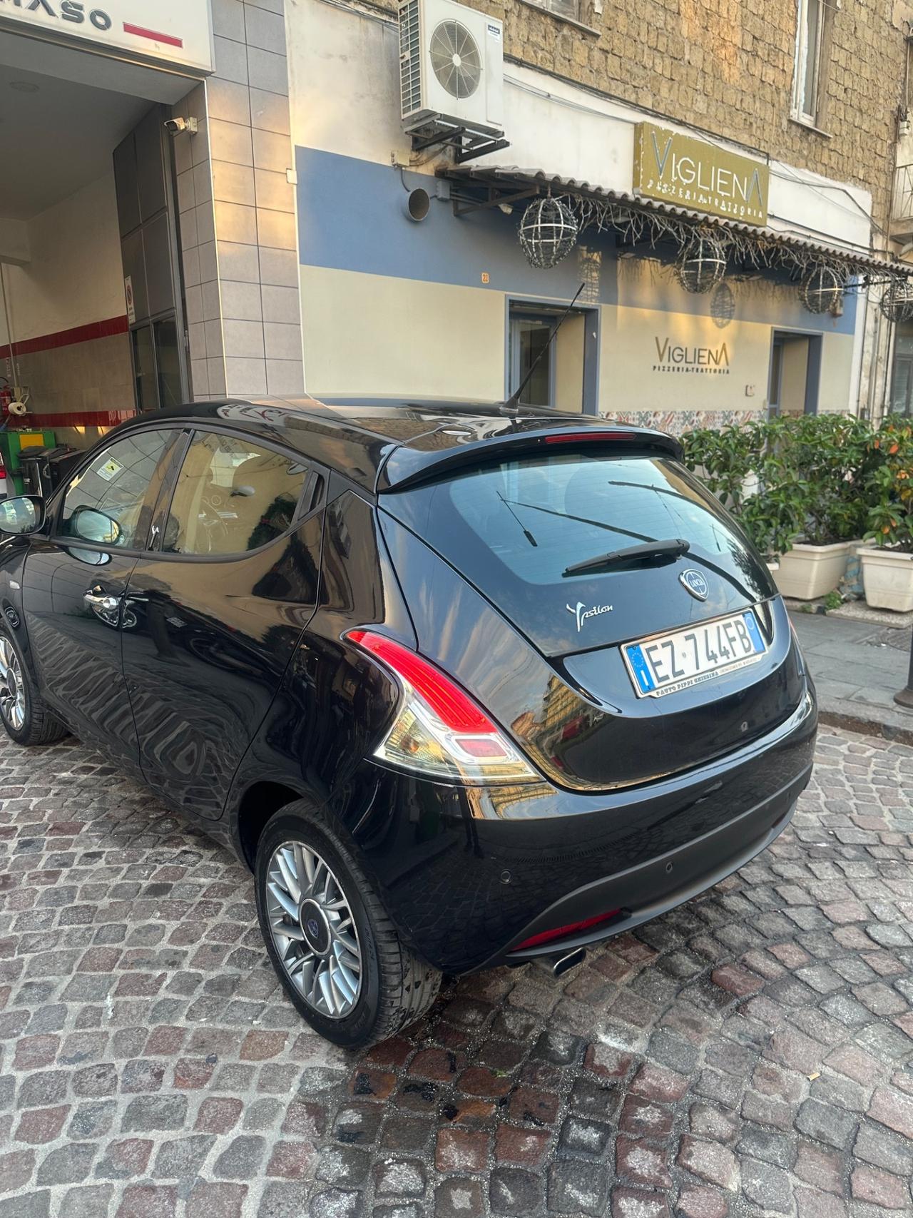 Lancia Ypsilon 1.3 MJT 16V 95 CV 5 porte S&S S Momodesign