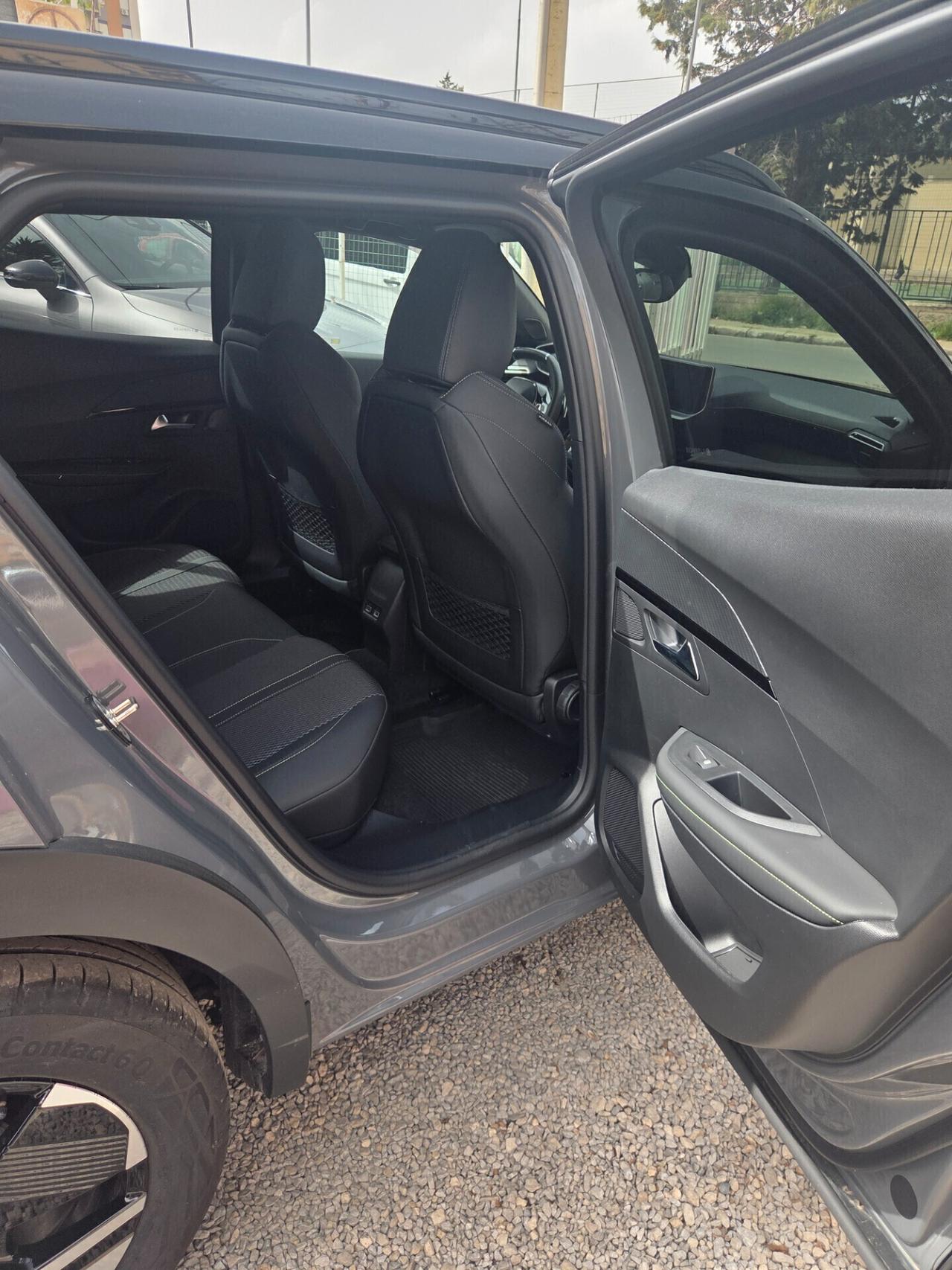 Peugeot 2008 Hybrid 145 e-DCS6 GT Exclusive