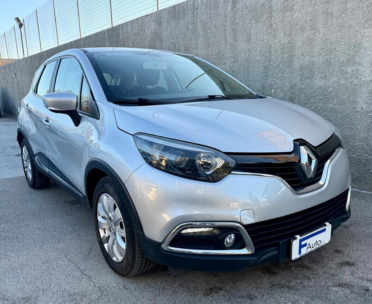 Renault Captur 1.5 dCi 8V 90 CV,Radio Touch Screen,KEYLESS,comandi al volante,cerchi in lega,Sensori di parcheggio,ecc,