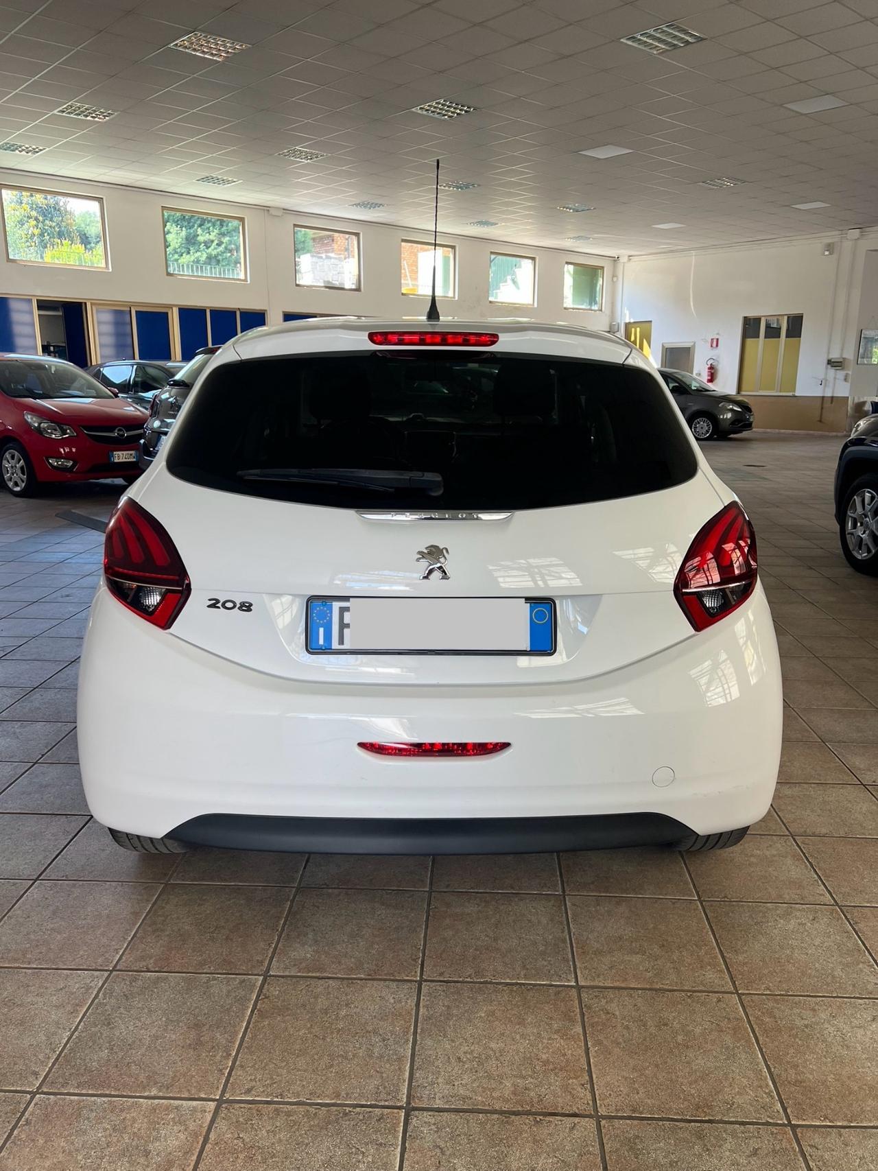 Peugeot 208 PureTech 82 5 porte Black Line