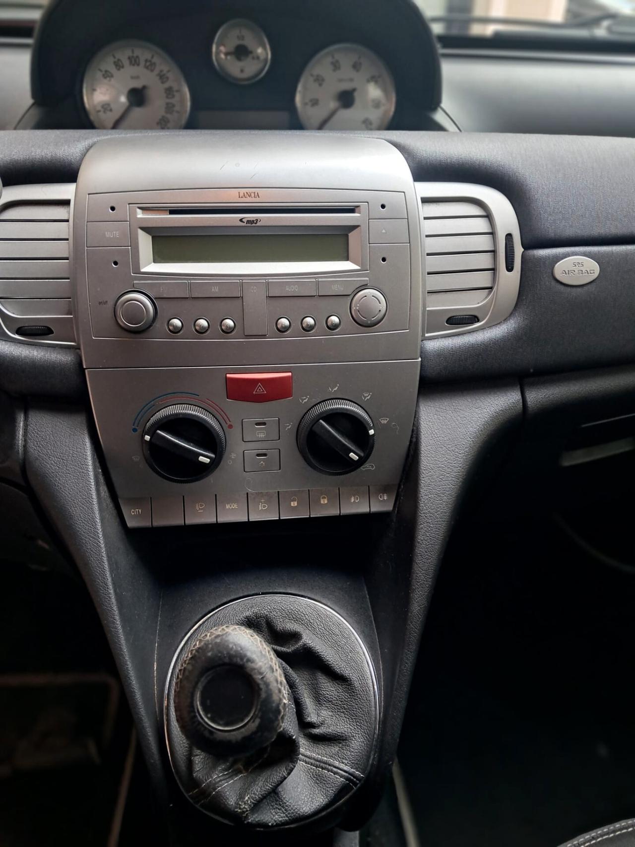 Lancia Ypsilon 1.3 MJT 75 CV MomoDesign-Euro4690